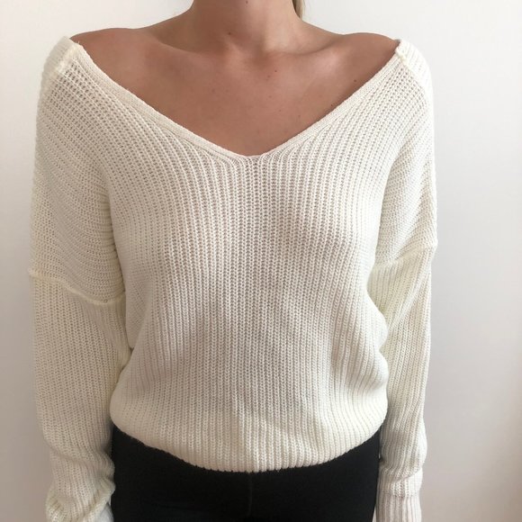 White Knot-Tied Back Sweater - Picture 4 of 4